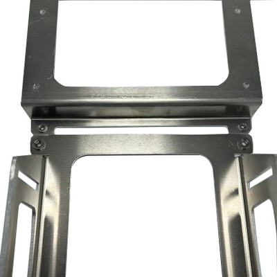 Finition lisse Parties métalliques en feuille d'alliage d'aluminium à pliage 5025 personnalisées pour les exigences personnalisées